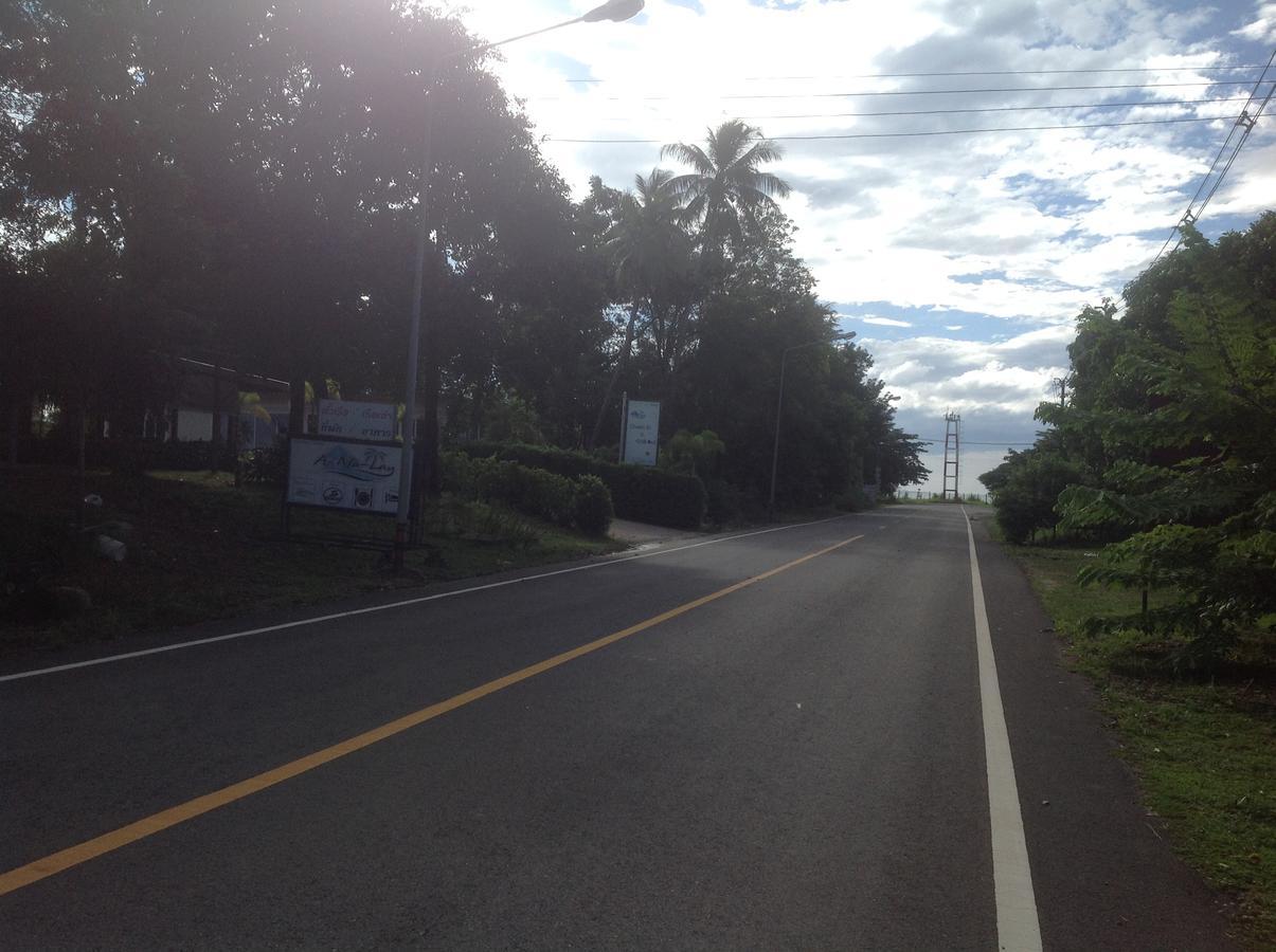 Check In And Chill Out Hotel Ban Laem Sok Bagian luar foto