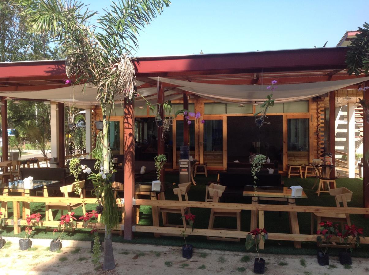 Check In And Chill Out Hotel Ban Laem Sok Bagian luar foto