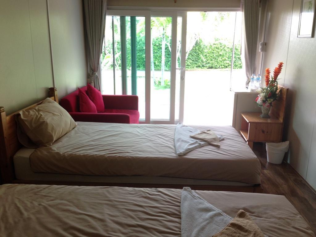 Check In And Chill Out Hotel Ban Laem Sok Bagian luar foto