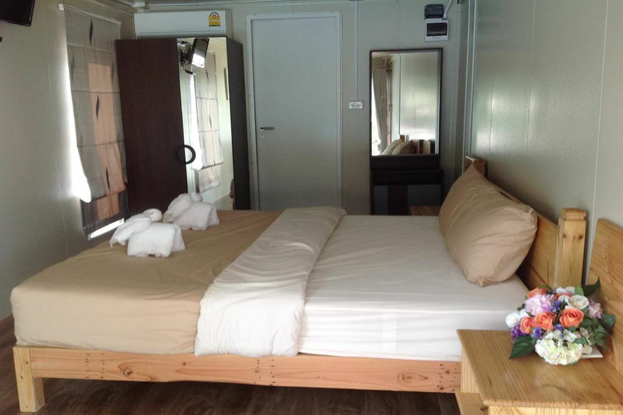 Check In And Chill Out Hotel Ban Laem Sok Bagian luar foto