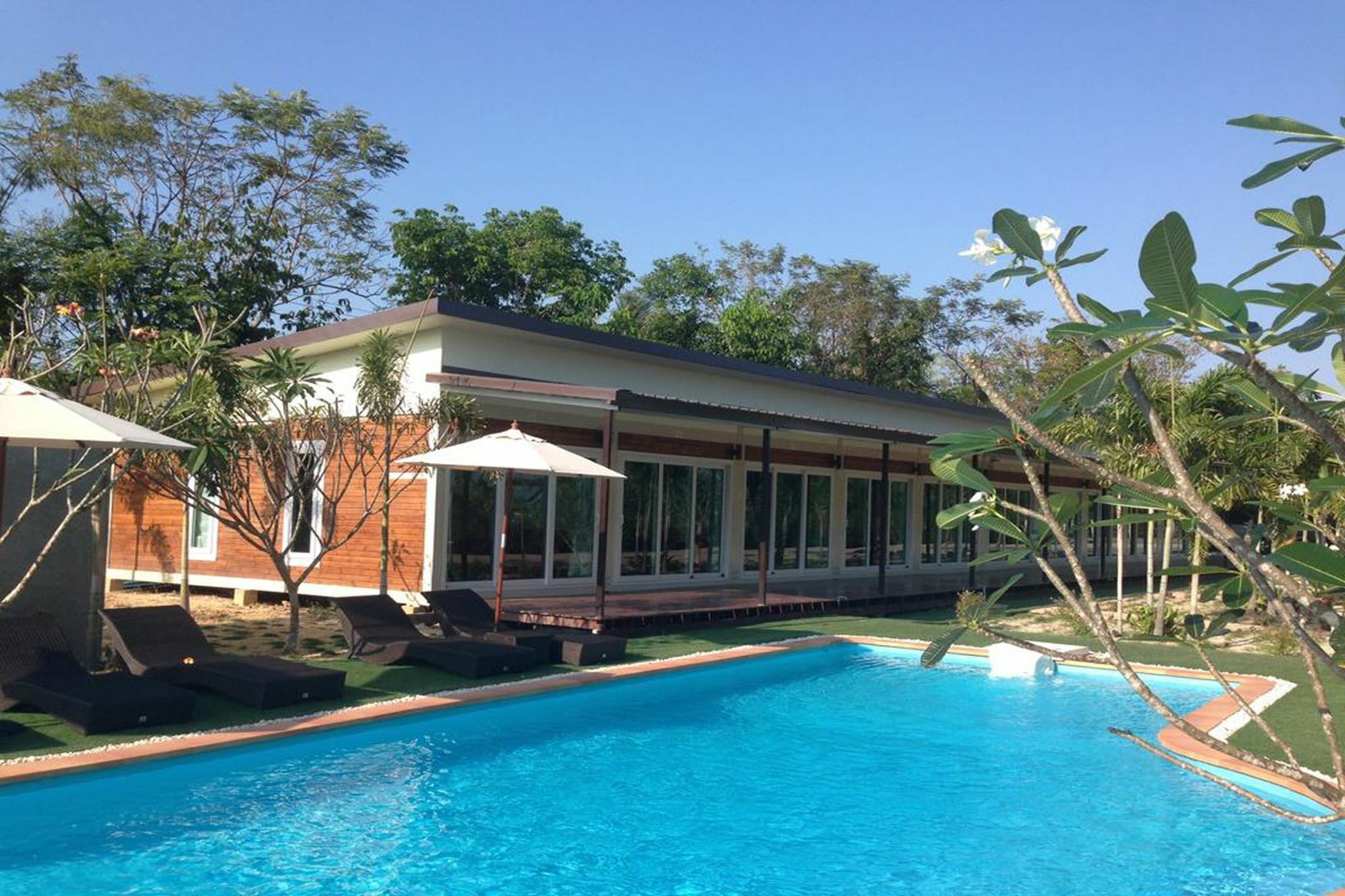 Check In And Chill Out Hotel Ban Laem Sok Bagian luar foto
